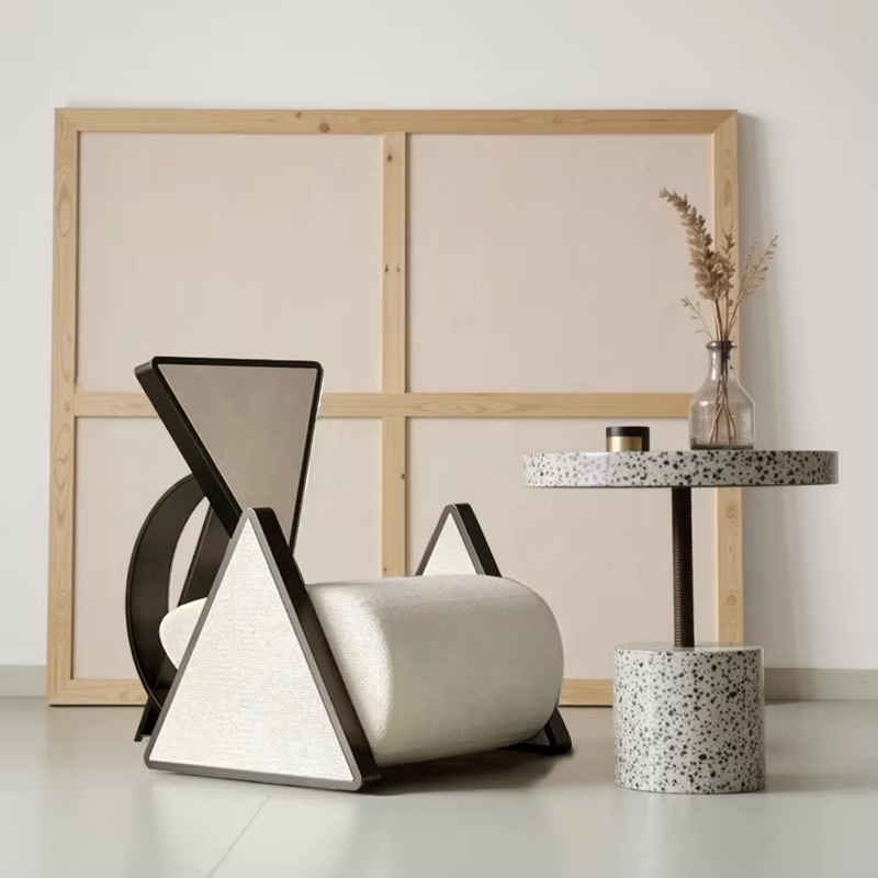 Modern metal triangular lounge - Used Furniture Hardware recension och pris